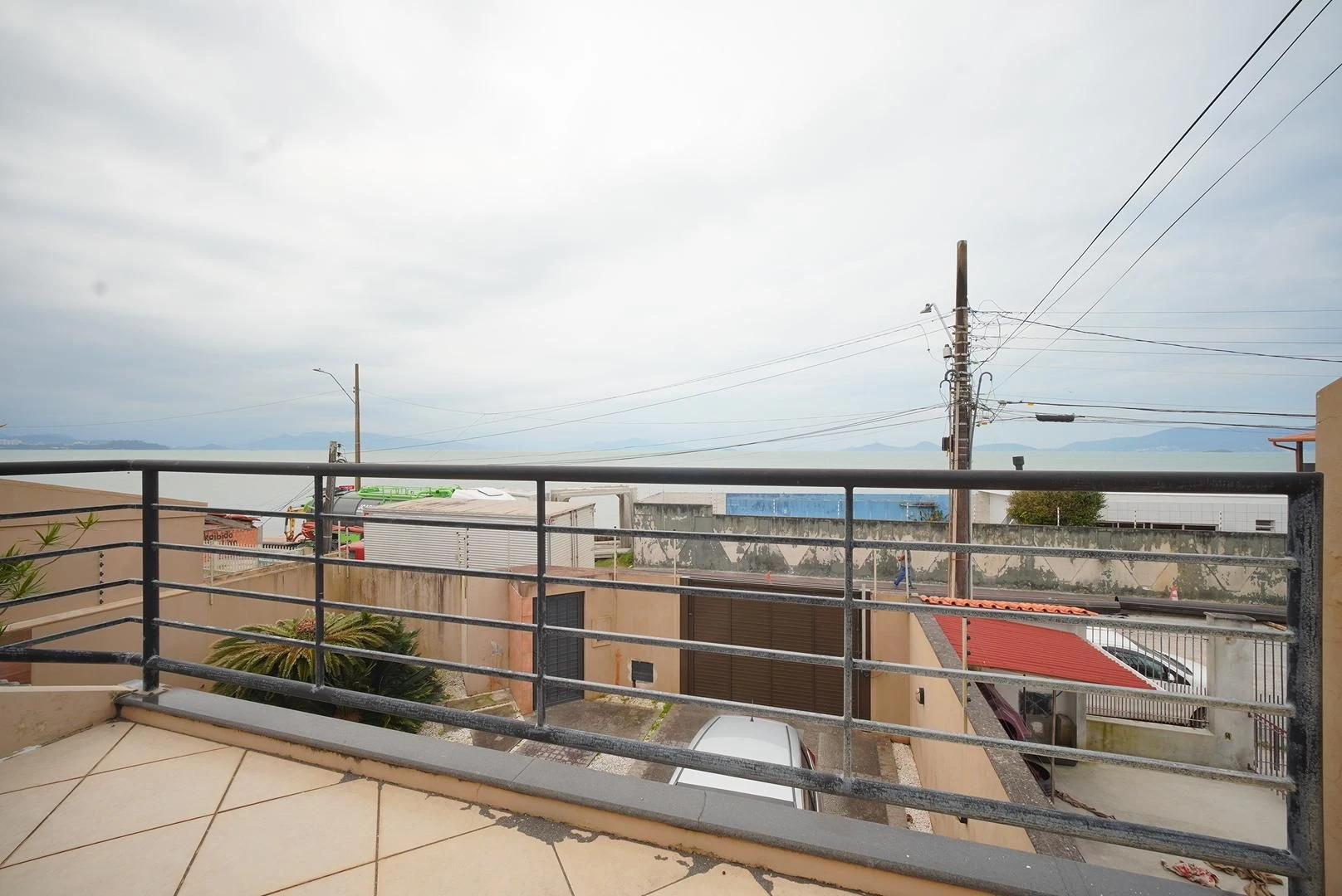 407 m² house with a washing machine and a bathtub — photo 39