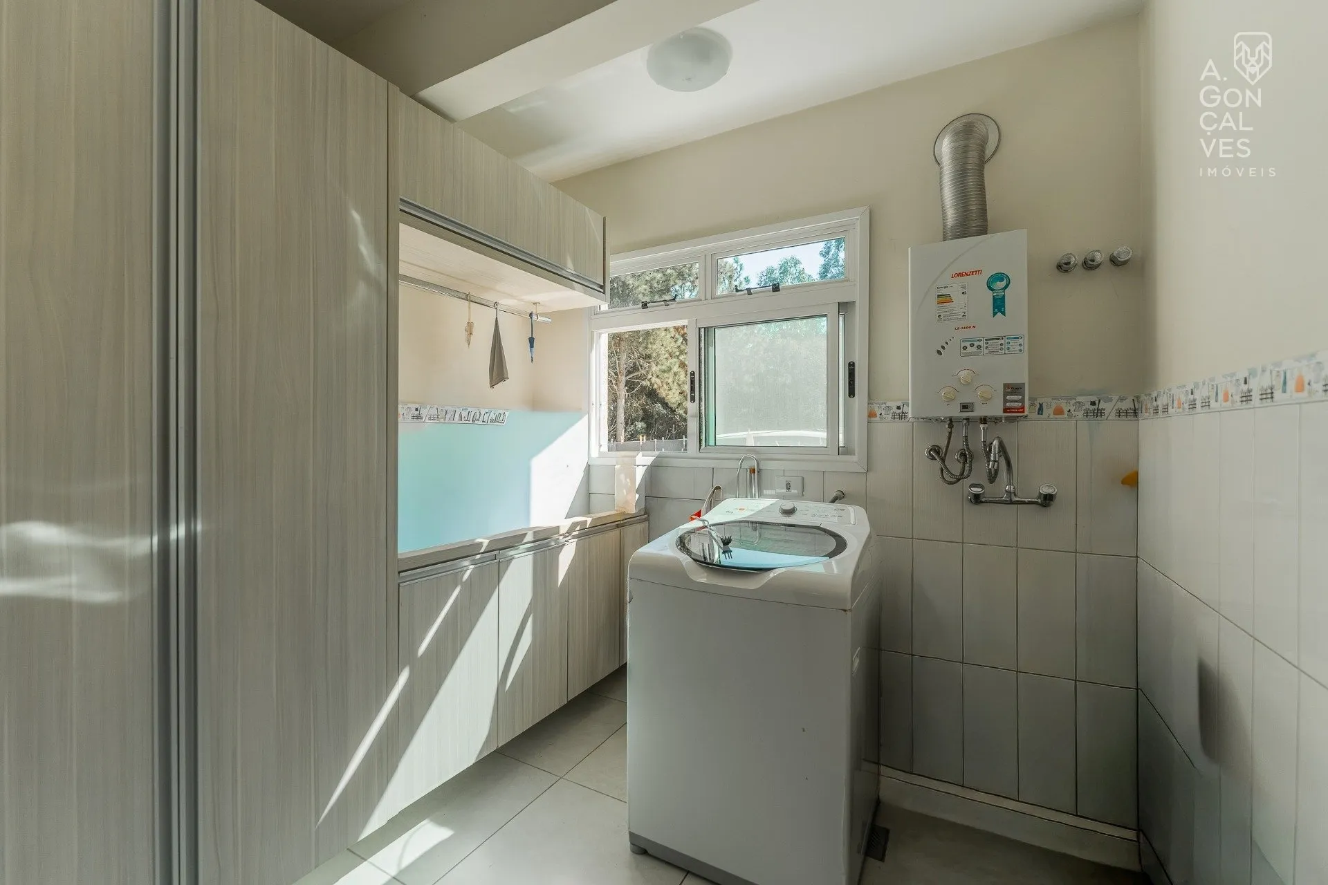 House with 4 bedrooms, 4 bathrooms and air conditioning — photo 42