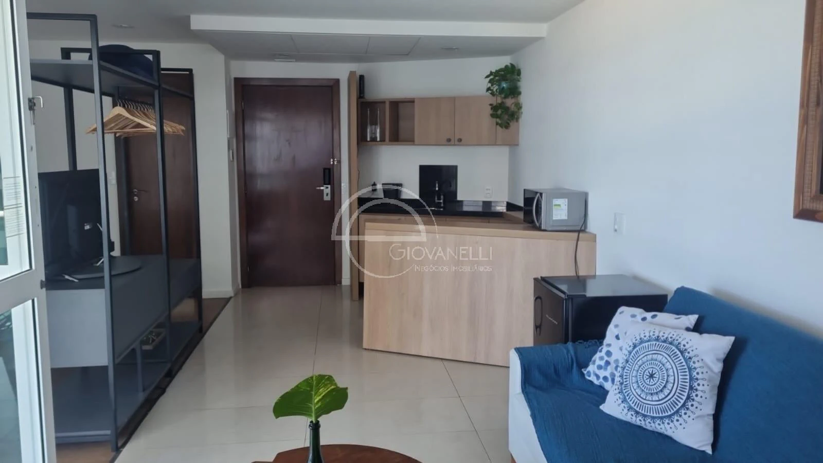 Furnished 1-bedroom apartment with gas kitchen — photo 2