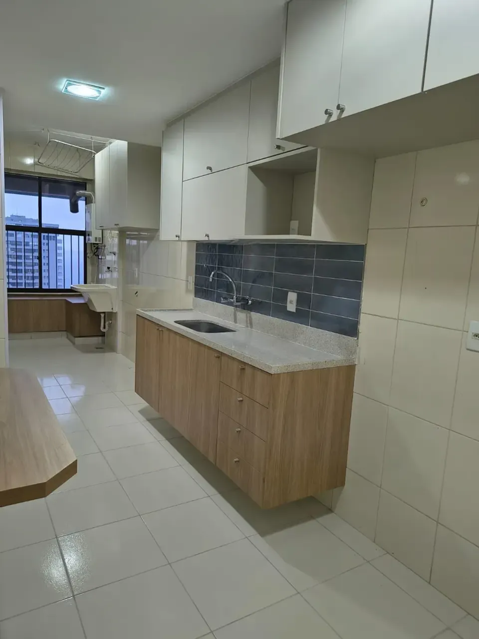 3-bedroom apartment with 3 bathrooms and glass balcony — photo 6