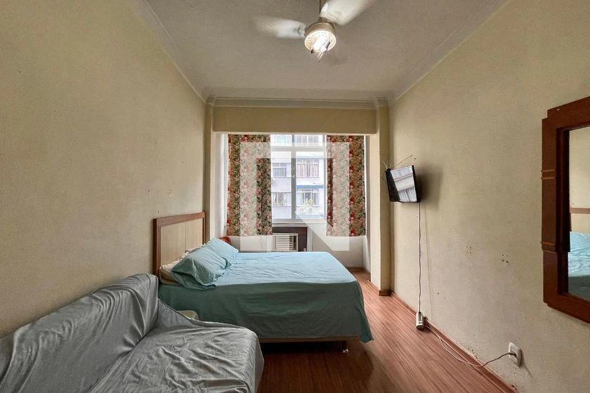 Furnished apartment, 31 m², with wood or laminate floors — photo 16