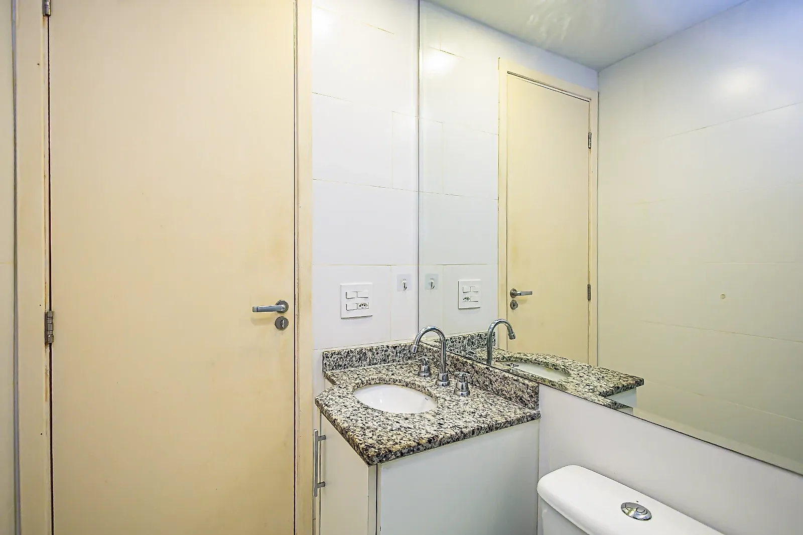 2-bedroom 63 m² apartment with a glass balcony — photo 30