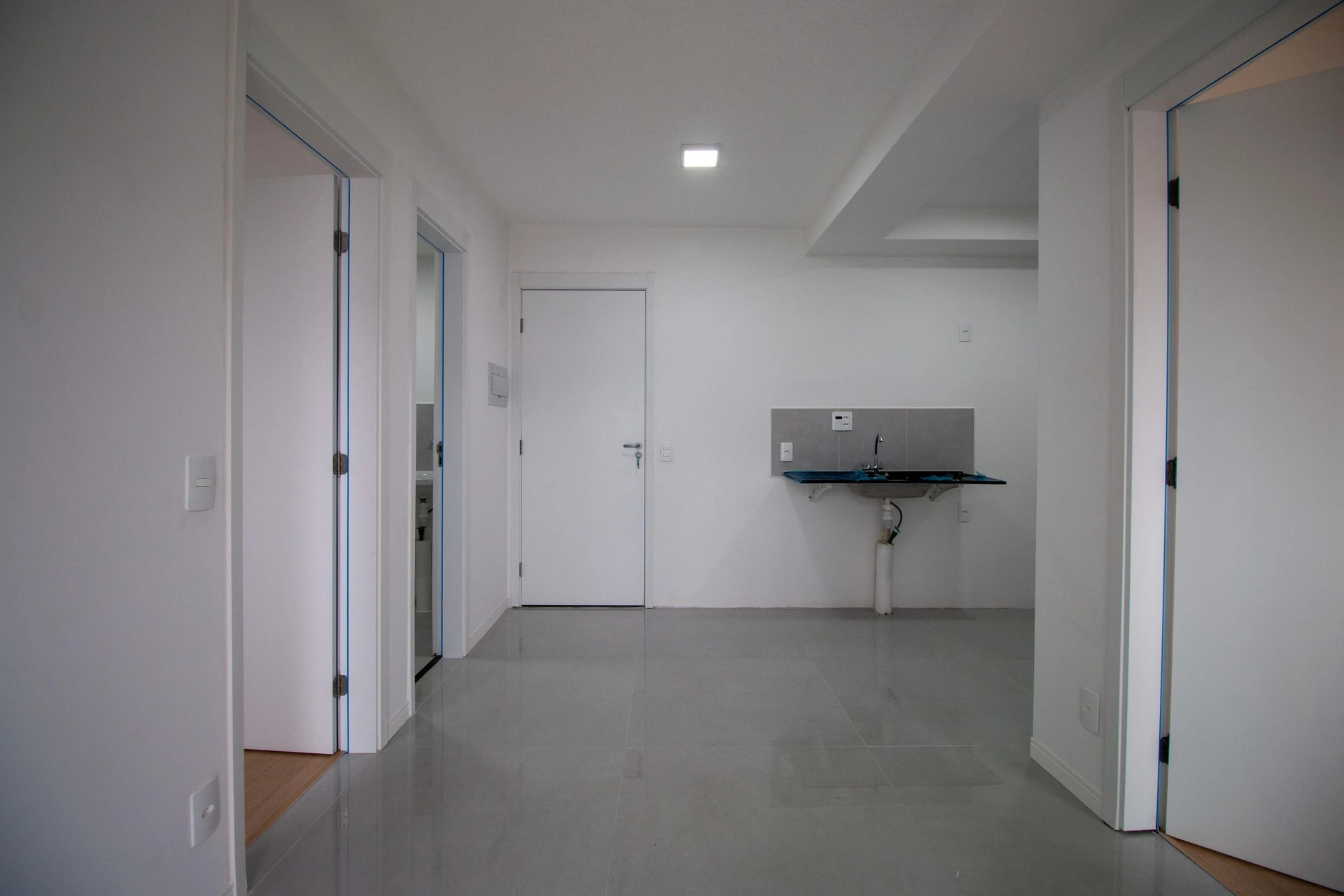 2-bedroom apartment in a building with a gym — photo 23