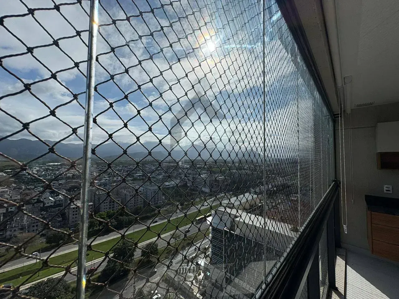 Apartamento com 3 quartos e varanda fechada de vidro — photo 11