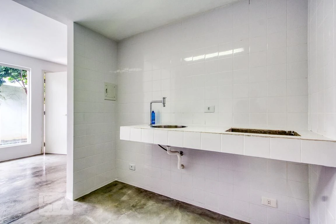 House with 3 bedrooms and 4 bathrooms with a closed kitchen — photo 71