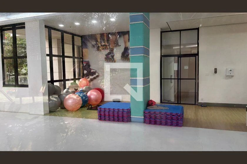 2-bedroom apartment in a building with a gym — photo 28