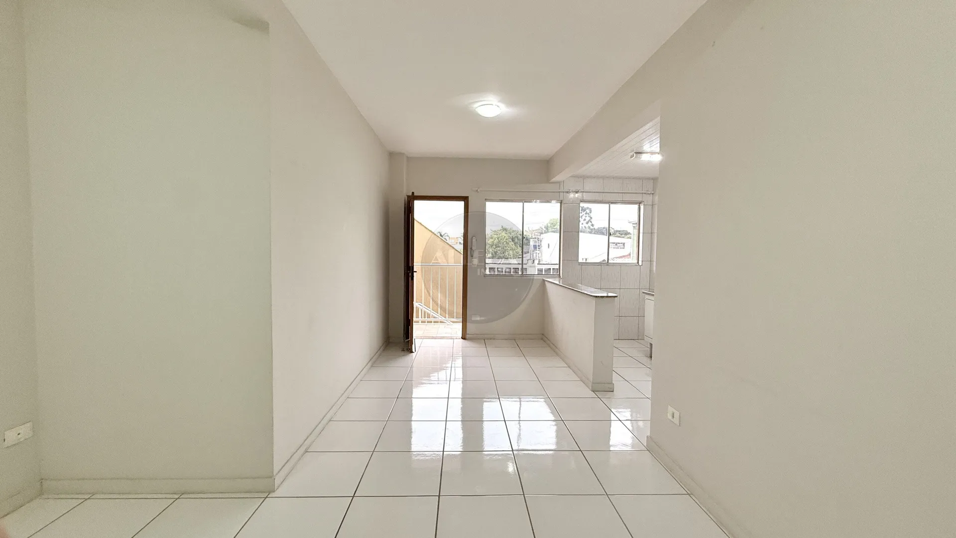 Balcony with a grill in a one-bedroom apartment, 60 m² — photo 4