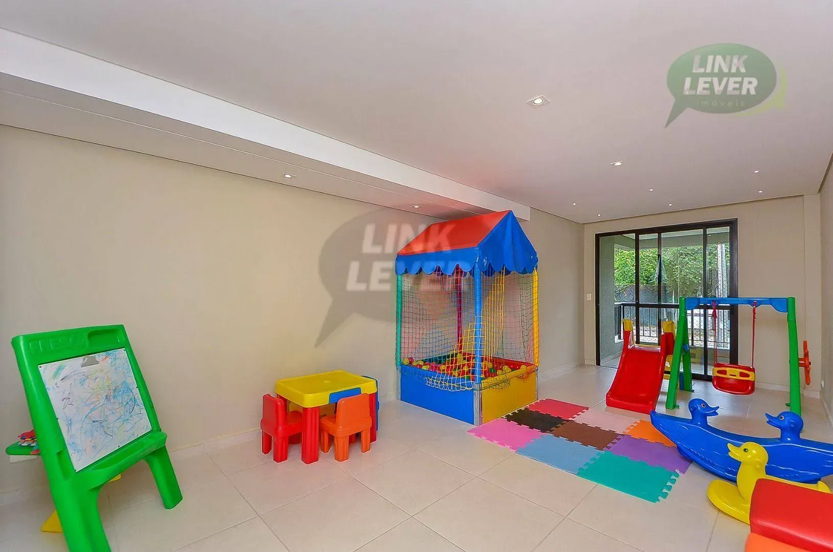Balcony with a grill in a 3-bedroom apartment, 88 m² — photo 29