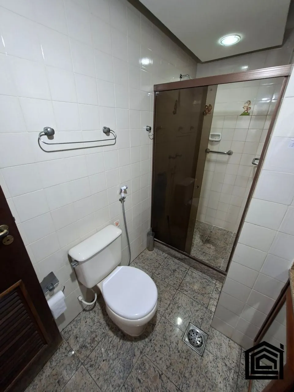 2-bedroom apartment with 2 bathrooms and balcony — photo 2