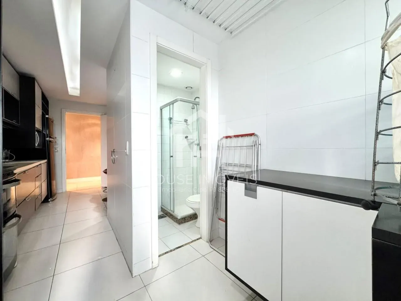 Furnished 3-bedroom apartment with 3 bathrooms — photo 11