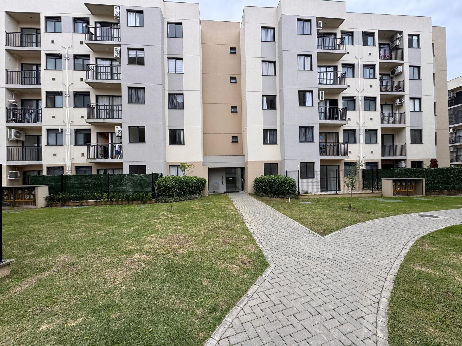 Apartamento sem mobília com 2 quartos e varanda — photo 46