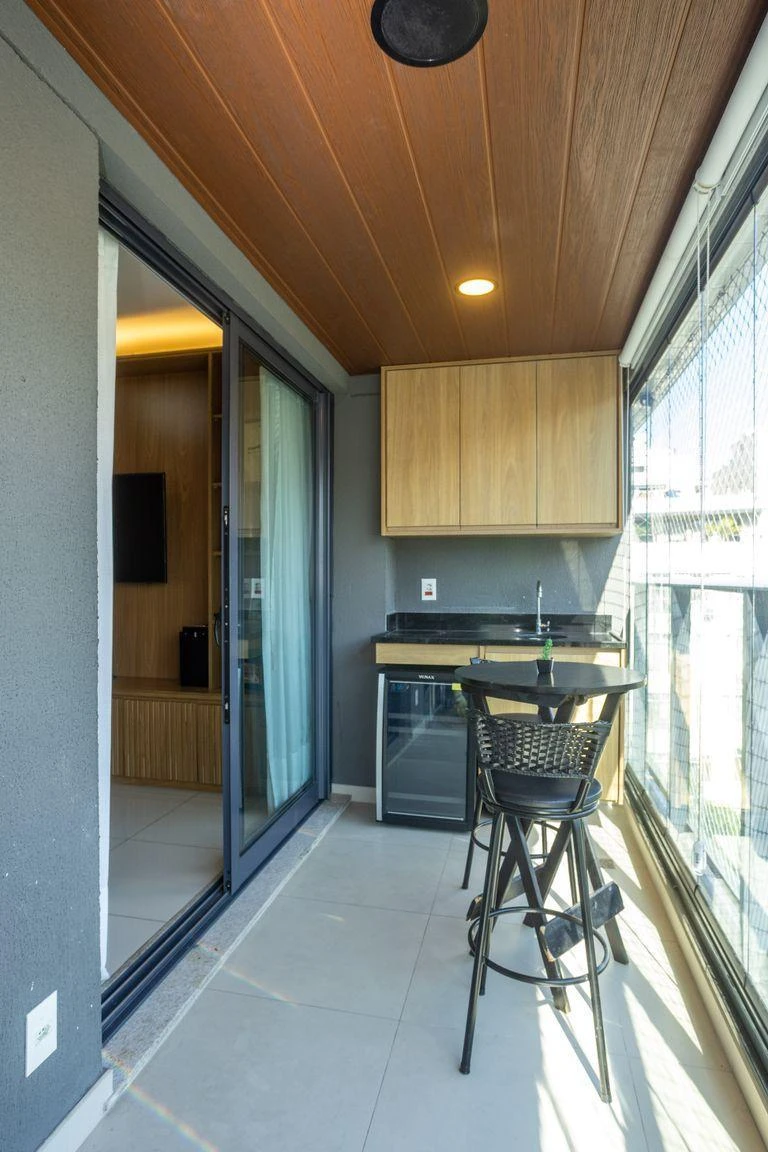 Furnished apartment, 87 m², with a glass-enclosed balcony — photo 30