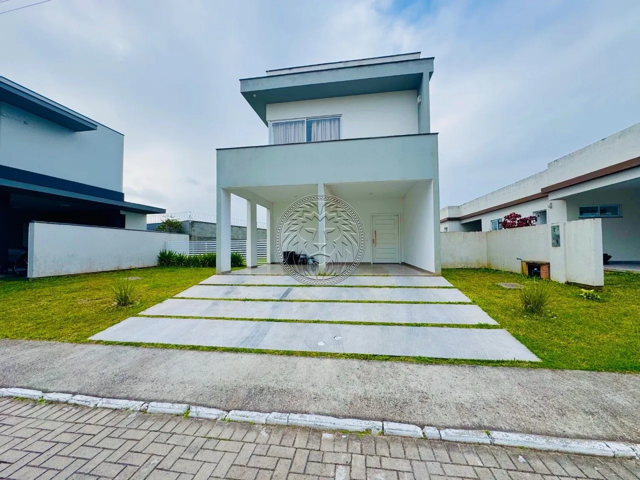 Casa de 220 m² con 3 suites y balcón — photo 2