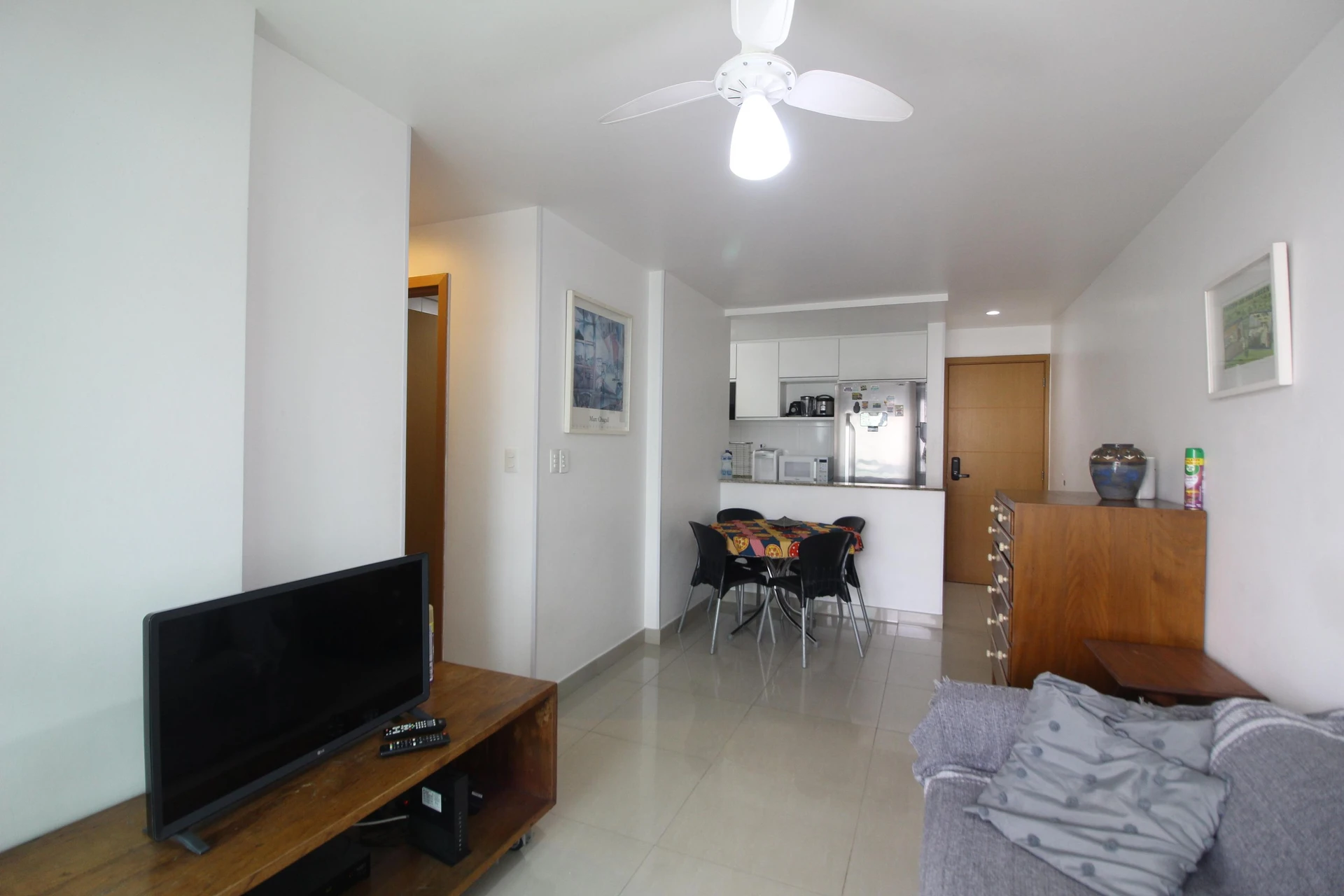 Glass-enclosed balcony in a 3-bedroom apartment, 77 m² — photo 24