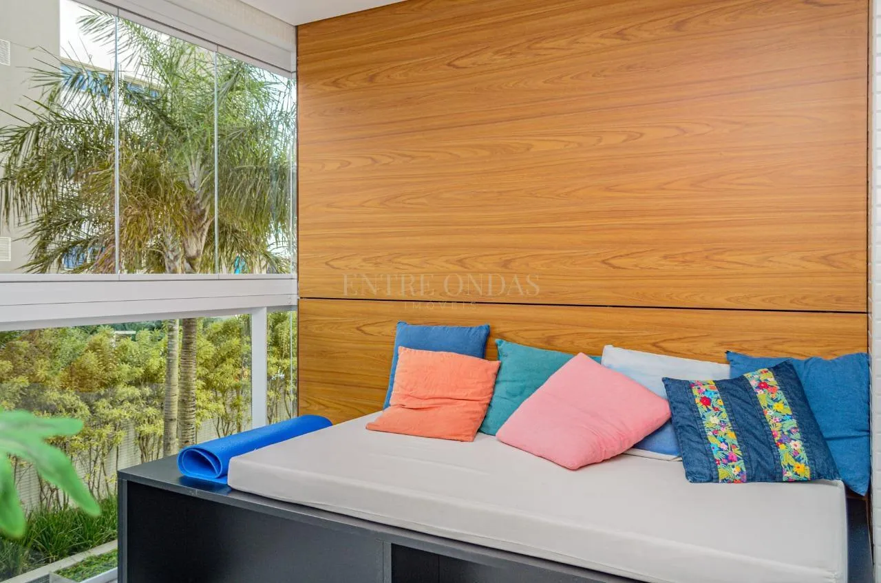 Furnished 2-bedroom apartment with open-plan kitchen — photo 13