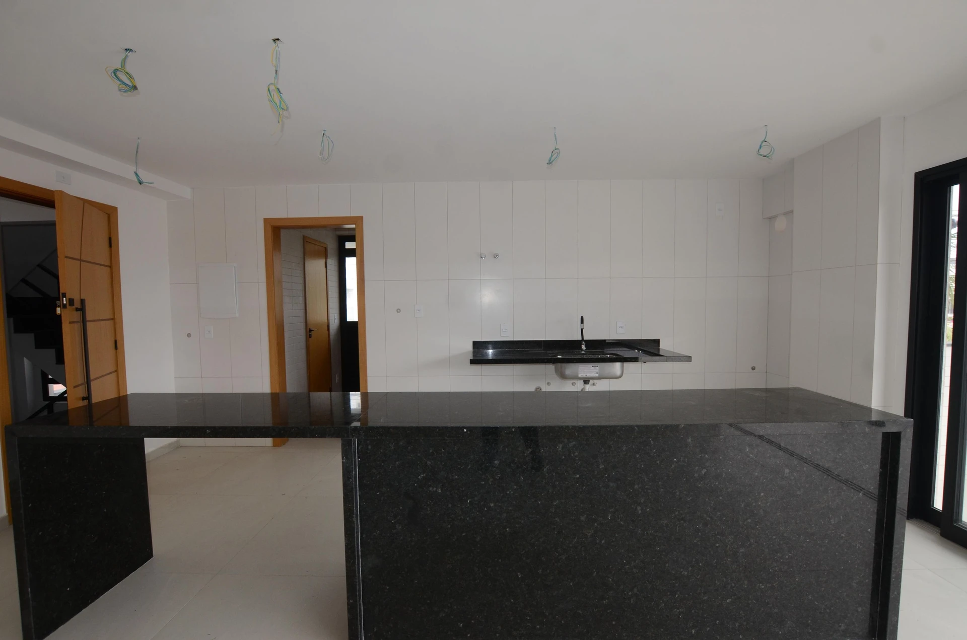2-bedroom apartment with a mountain view in Rio de Janeiro — photo 35