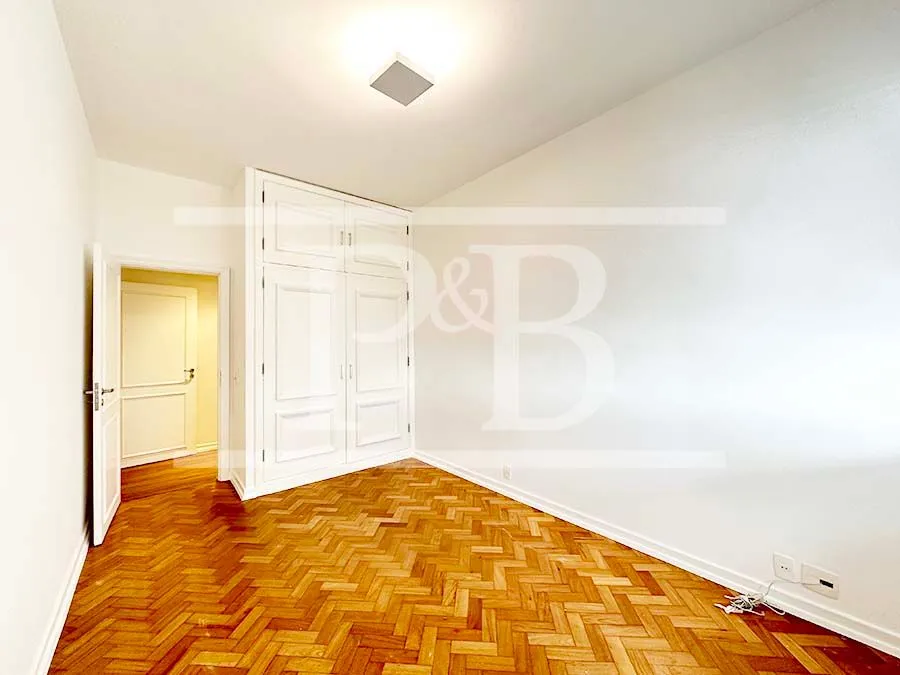 4-bedroom apartment with 270 m² and 4 bathrooms — photo 24