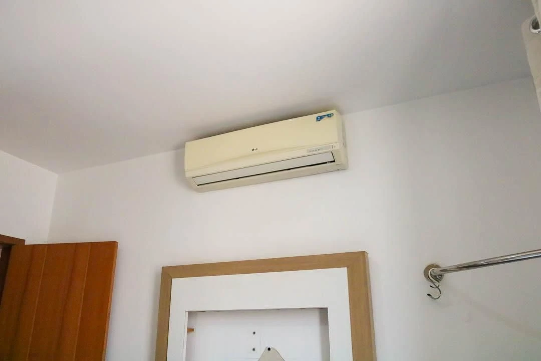 Furnished 2-bedroom apartment with a private garden — photo 11