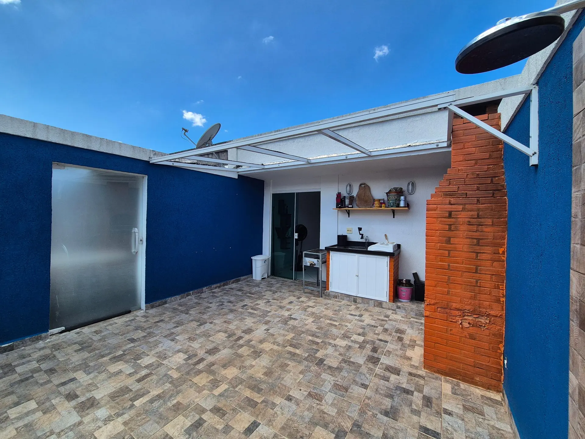 Furnished house with 4 bedrooms and a balcony — photo 11