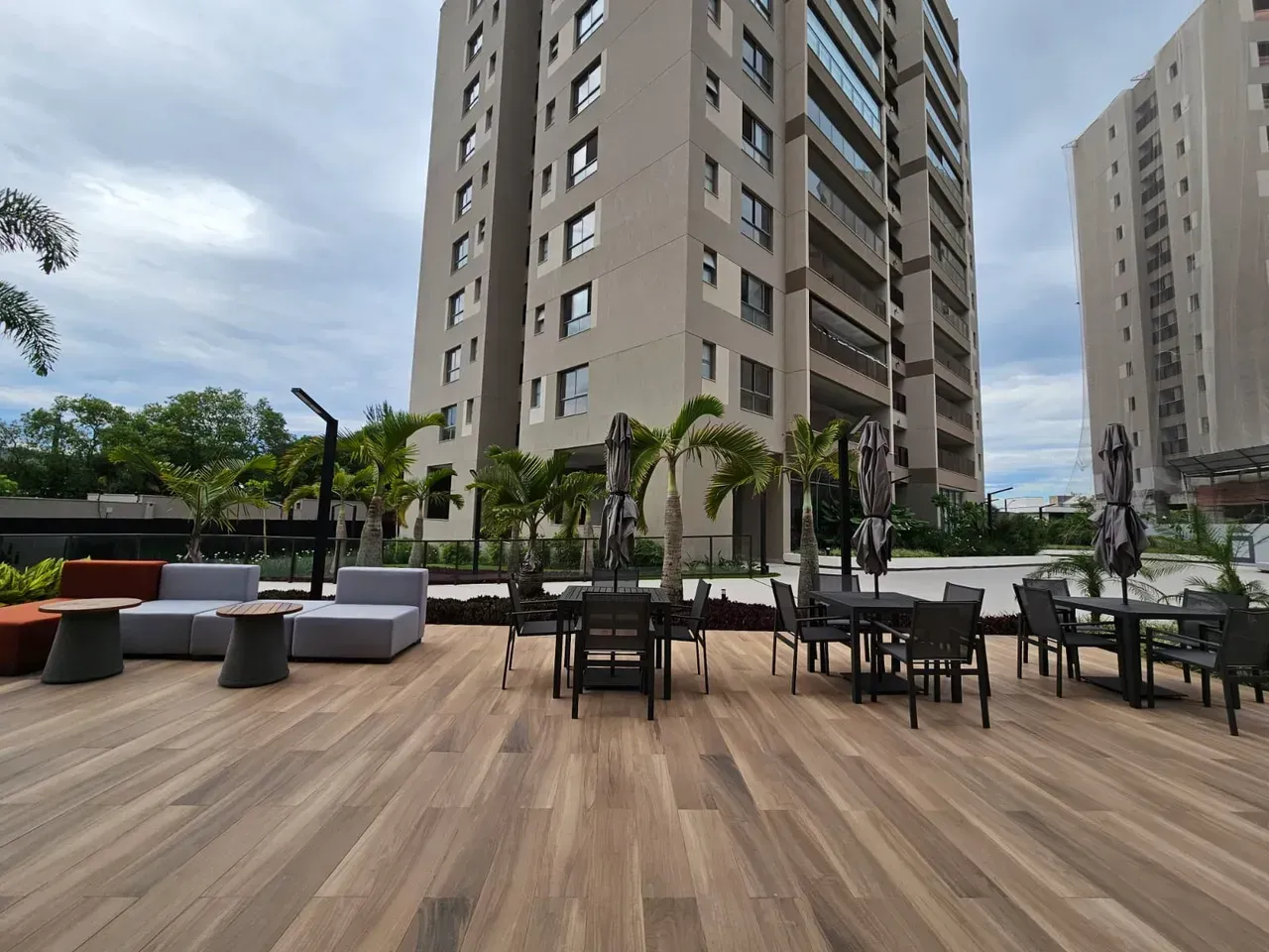 4-bedroom apartment in a building with a gym — photo 17