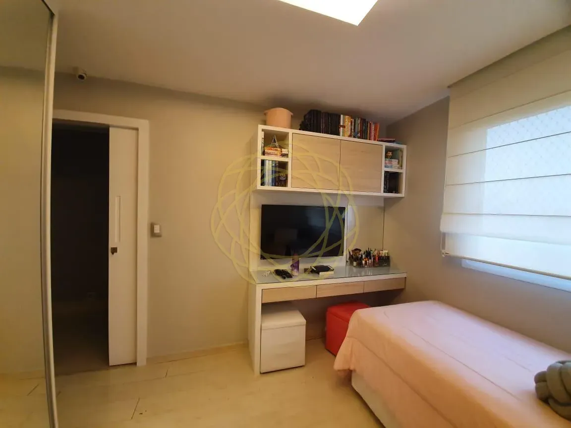 Duplex penthouse with 3 bedrooms and open-plan kitchen, 187 m² — photo 27