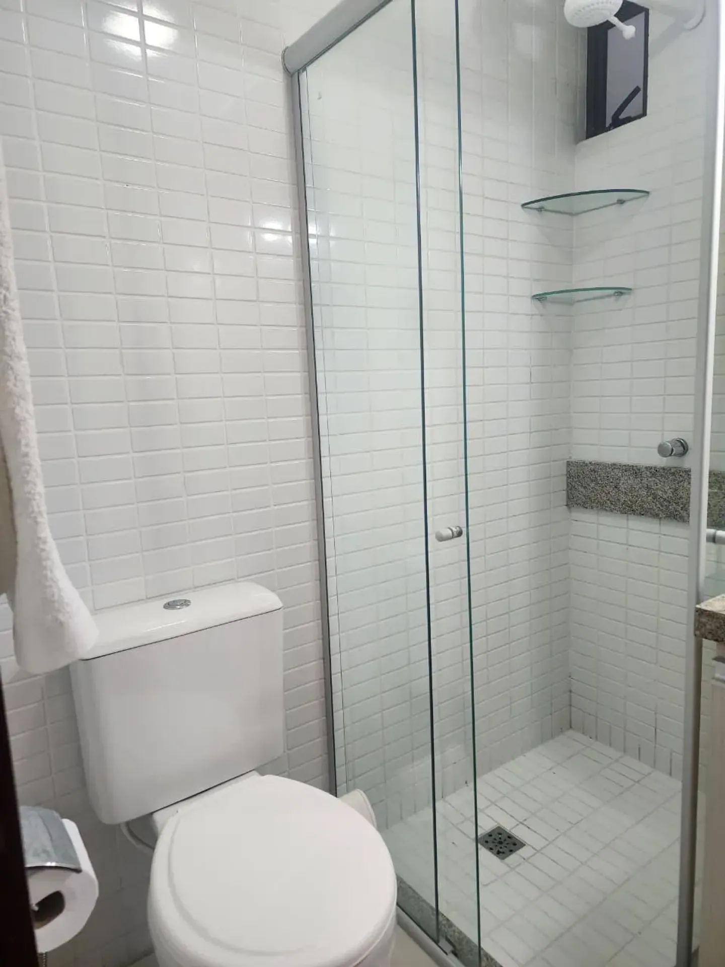 Furnished 2-bedroom apartment with city view — photo 14