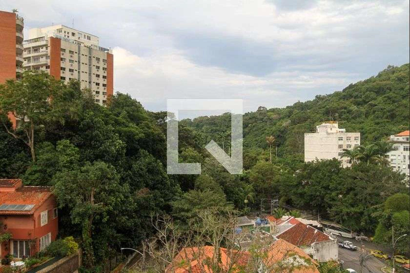 200 m² furnished apartment with 6 bedrooms and great view — photo 17
