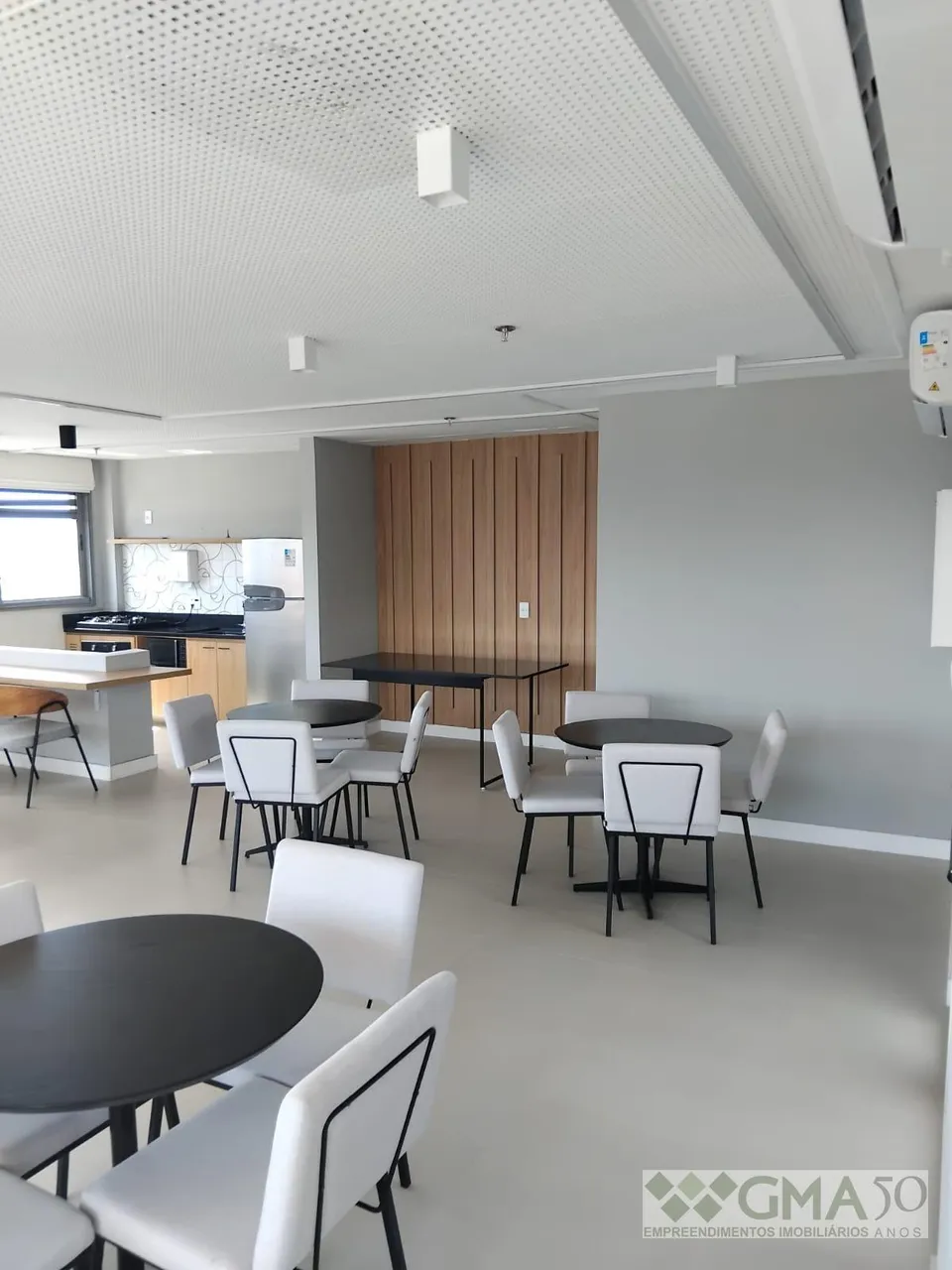 Apartamento de 1 quarto com cozinha compacta e varanda — photo 15