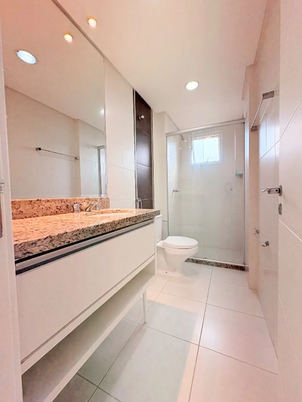 2-bedroom apartment in a building with a gym — photo 10