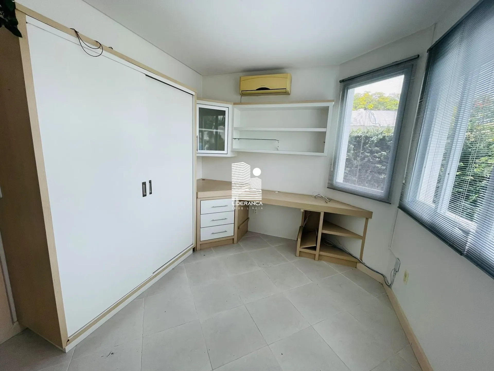 450 m² house with 4 bedrooms and a private garden — photo 24