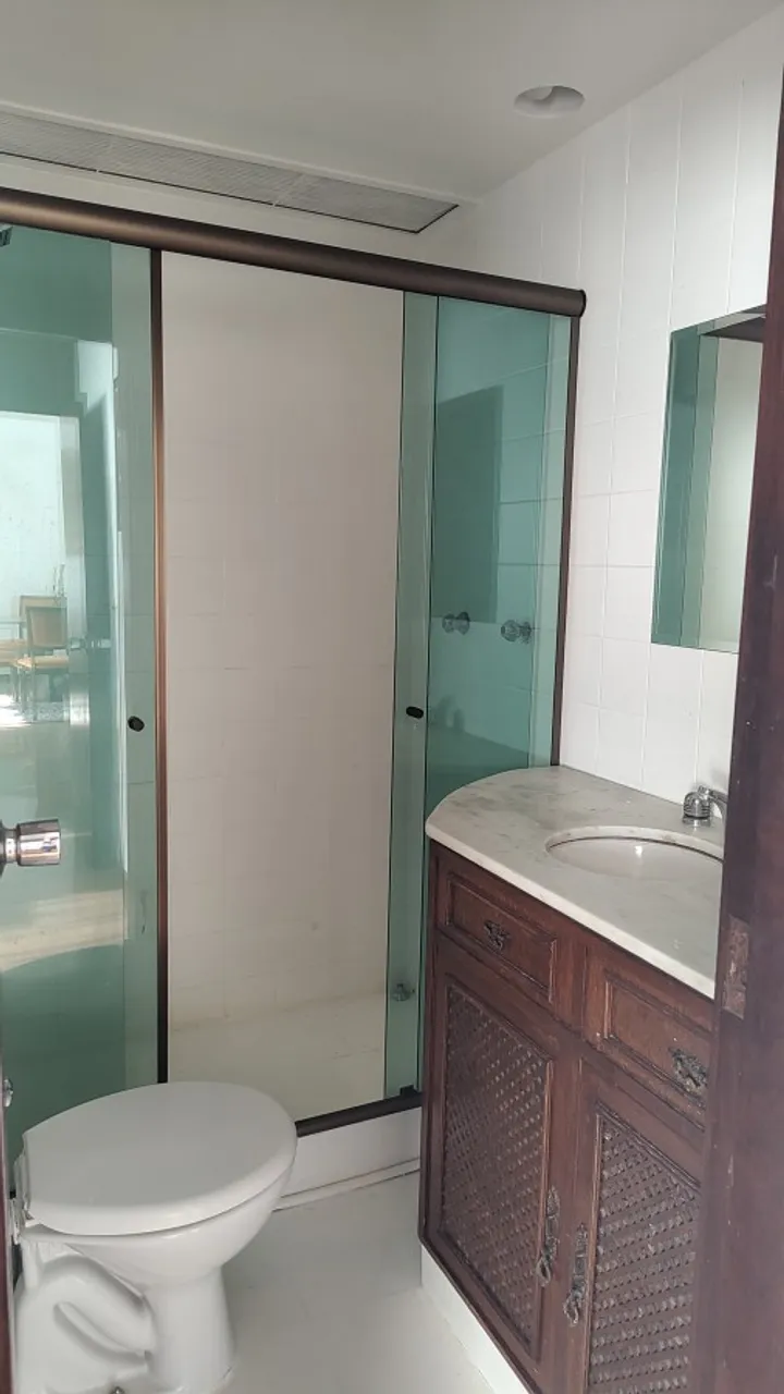 3-bedroom rental apartment with enclosed glass balcony — photo 12