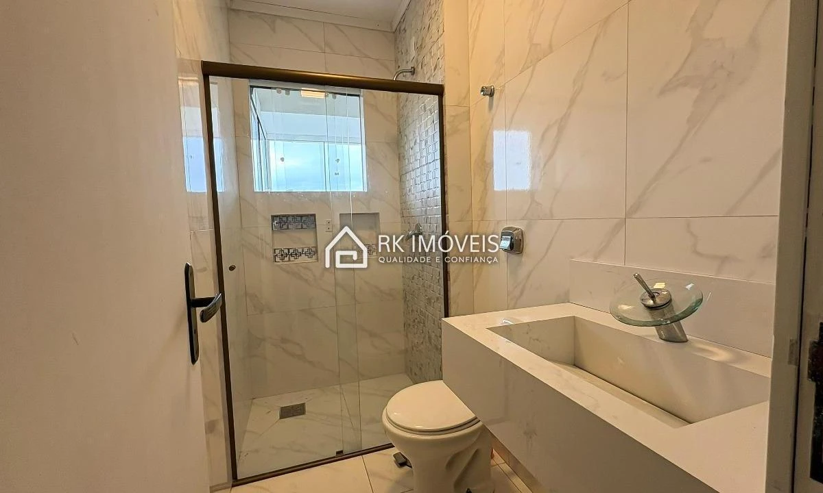 3-bedroom apartment with an open-plan kitchen and en suite — photo 3