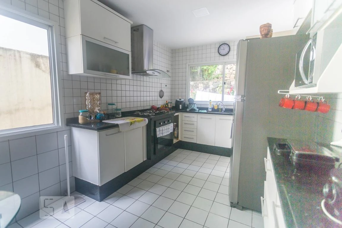 Furnished 680 m² house with 3 bedrooms — photo 10