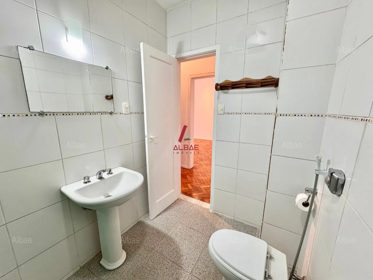 Apartment, 90 m², with wood or laminate floors — photo 14