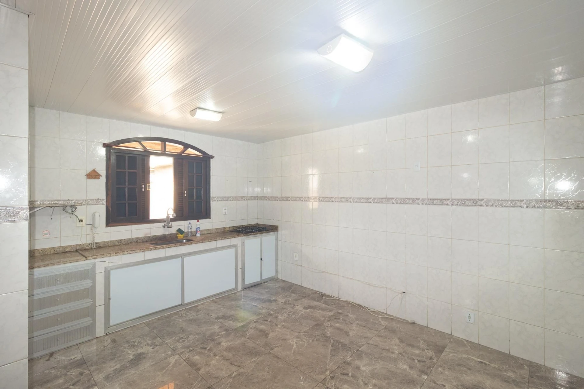 250 m² house with a garden and a mountain view — photo 4