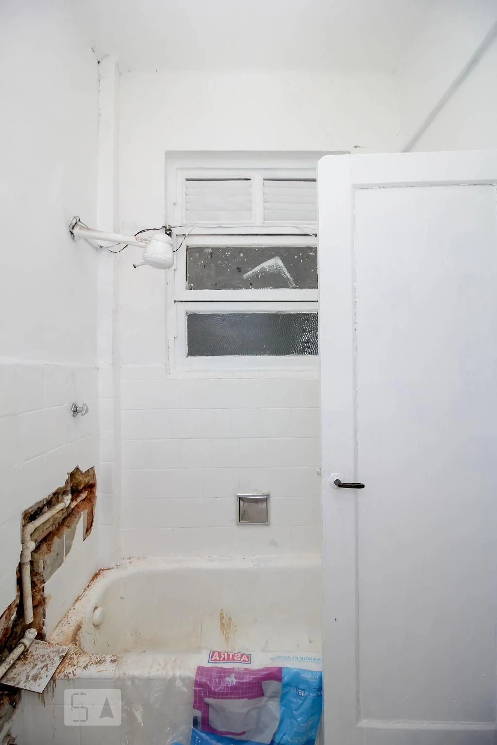 Unfurnished studio with 1 bedroom and a balcony — photo 18