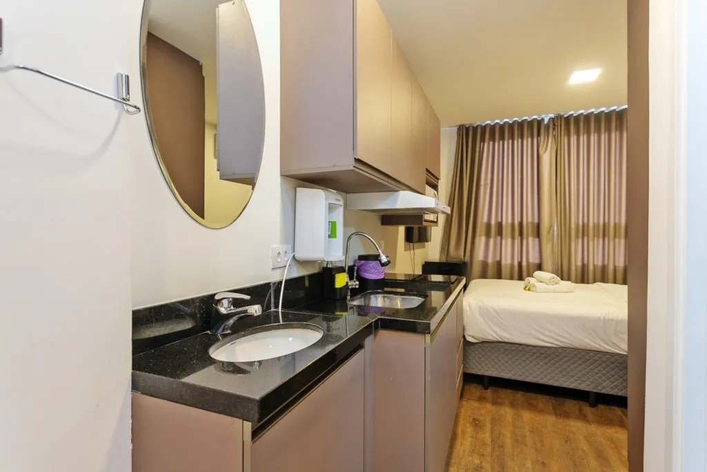 Apartamento mobiliado de 1 quarto com área de trabalho — photo 10