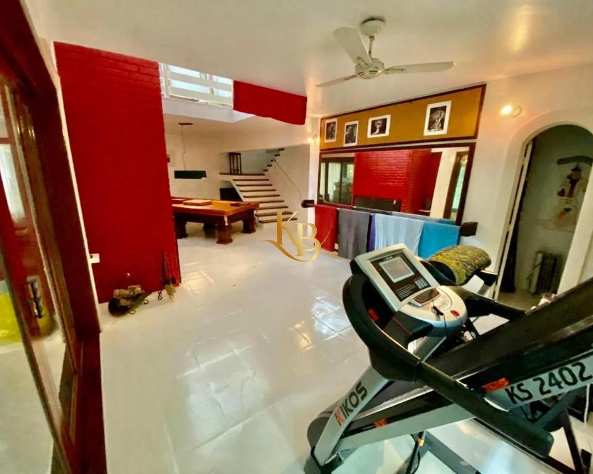 Furnished 350 m² house with 4 bedrooms and a balcony — photo 4