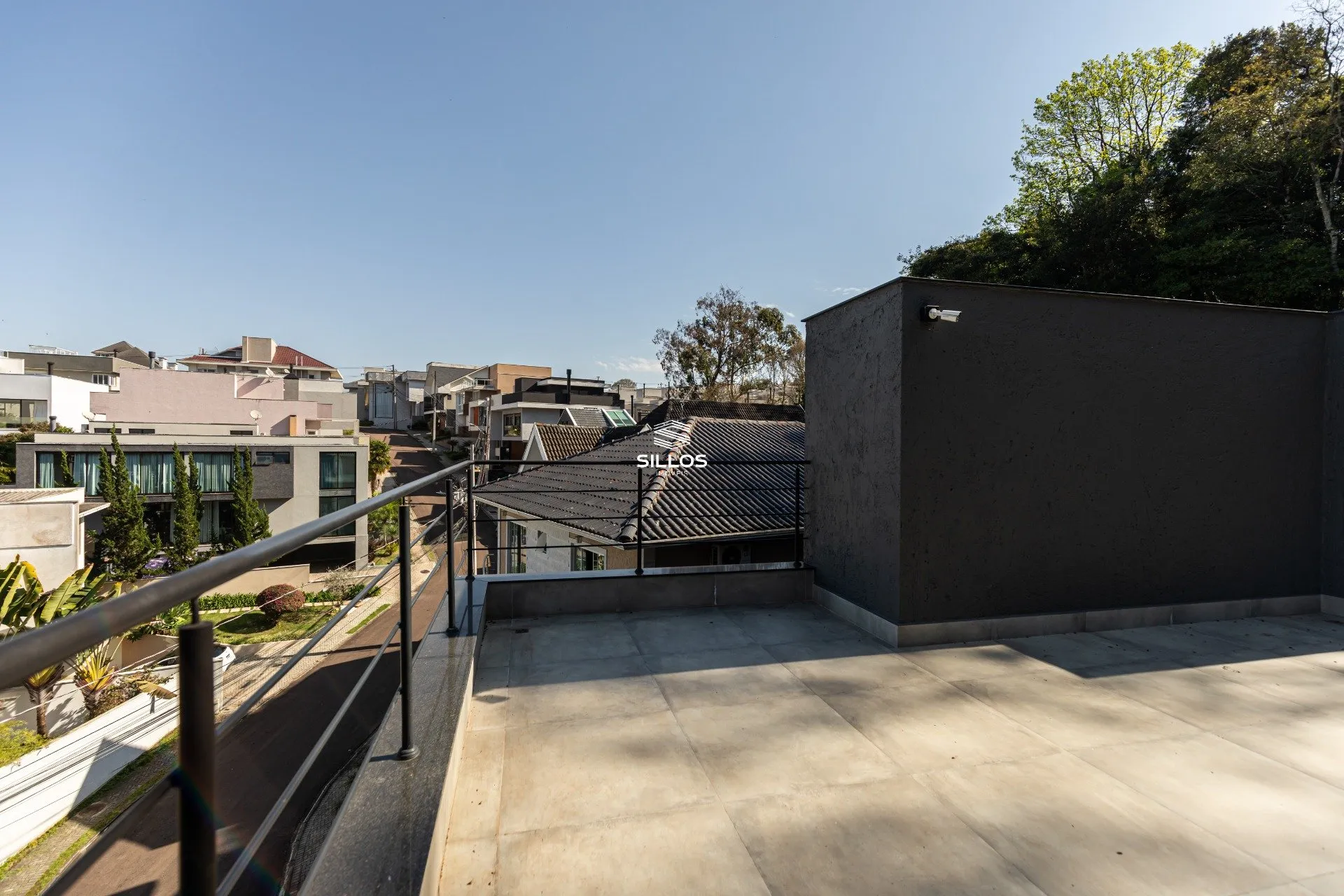 Condominium house with 5 bedrooms and 4 en-suites with balcony — photo 36