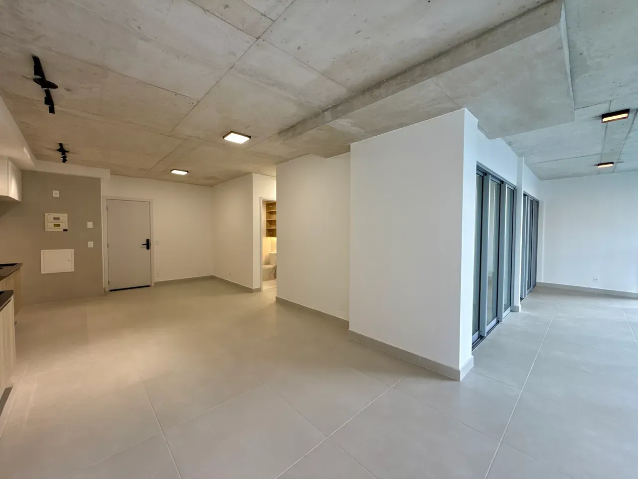 2 quartos e janelas do piso ao teto: apartamento de 84 m² — photo 3
