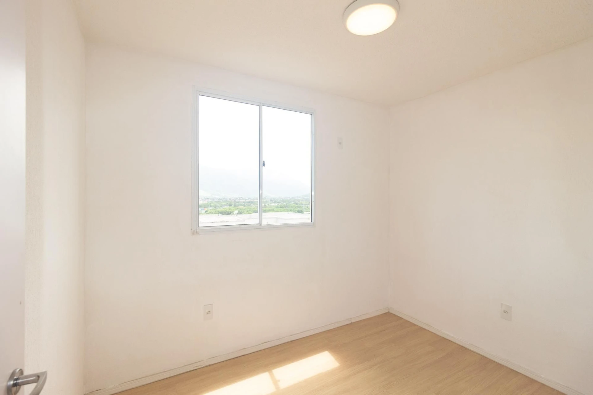 Mountain view in a 2-bedroom apartment, 37 m² — photo 27