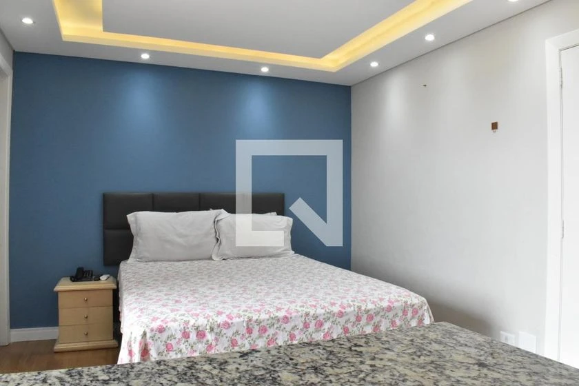 Unfurnished studio with enclosed balcony and 1 parking space