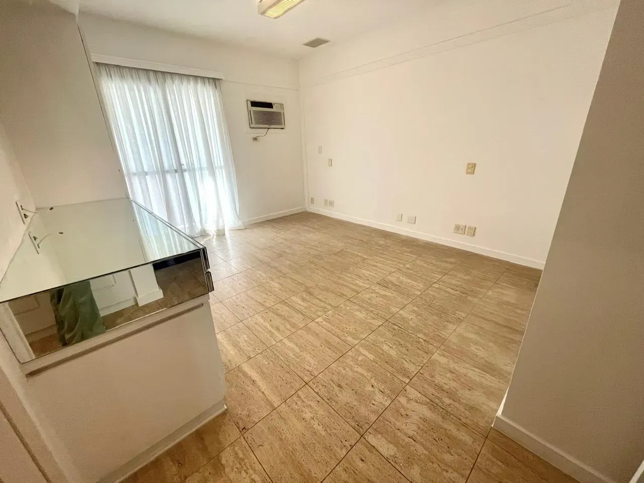 195 m² apartment with 3 bedrooms and glassed balcony — photo 10