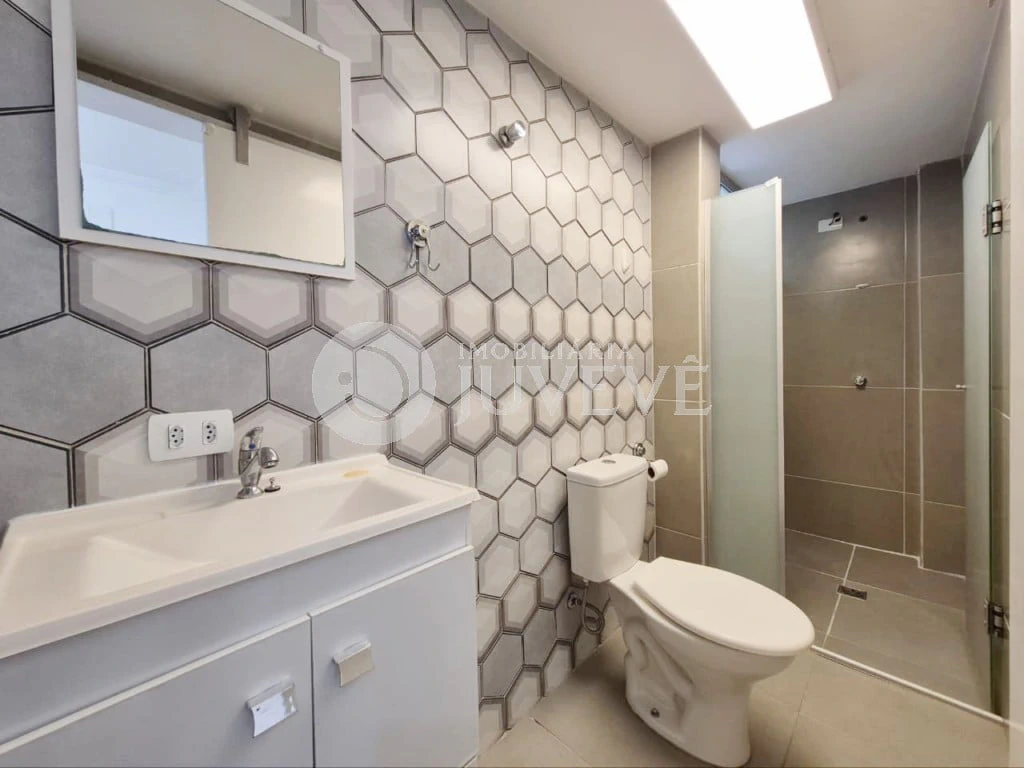 3-bedroom apartment in a building with a pool — photo 21