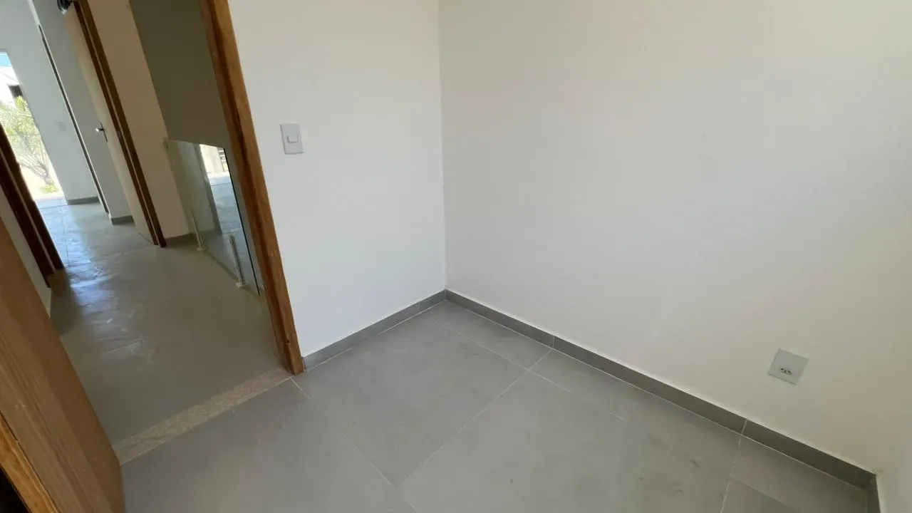 Balcony with a grill in a 3-bedroom house, 80 m² — photo 3