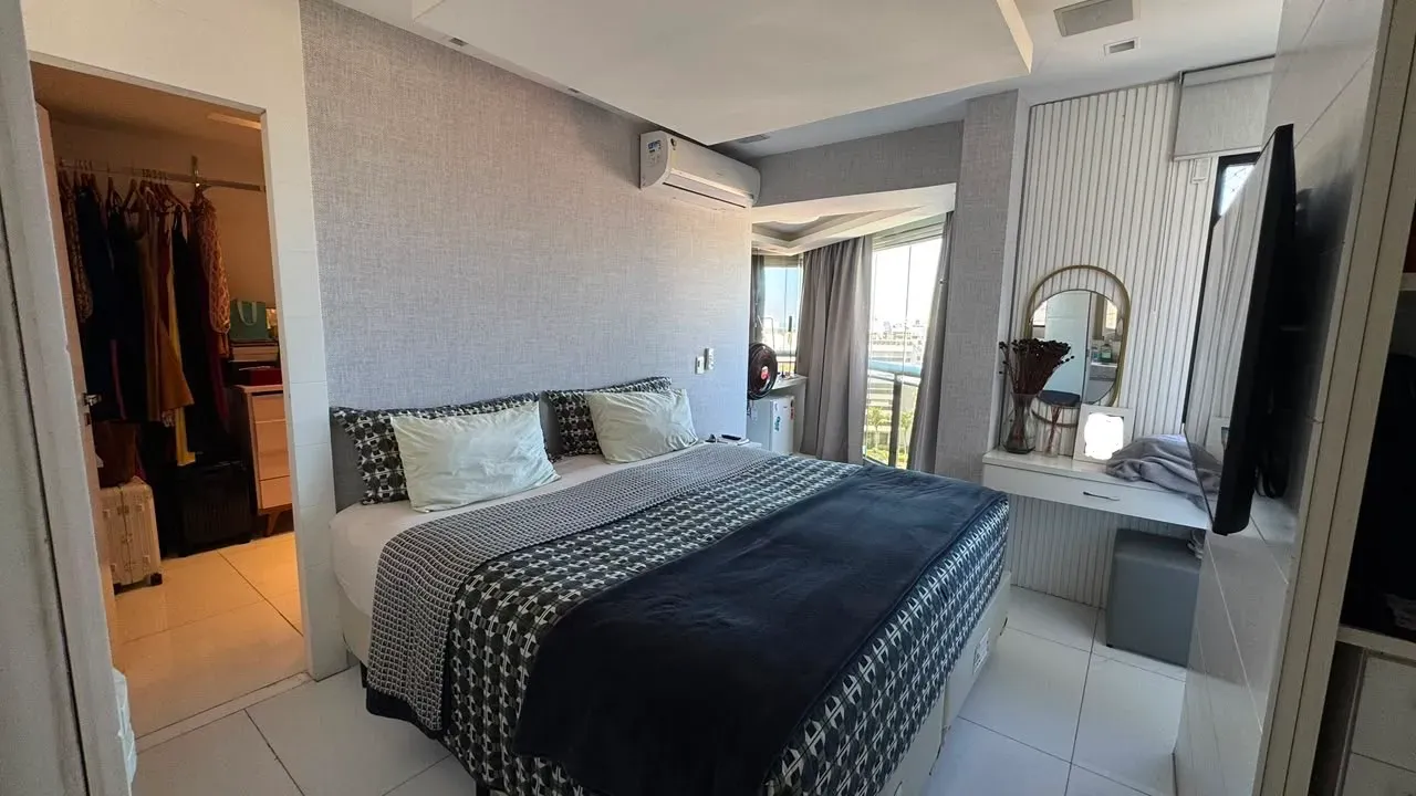 190 m² apartment with 3 bedrooms and a glass-enclosed balcony — photo 12