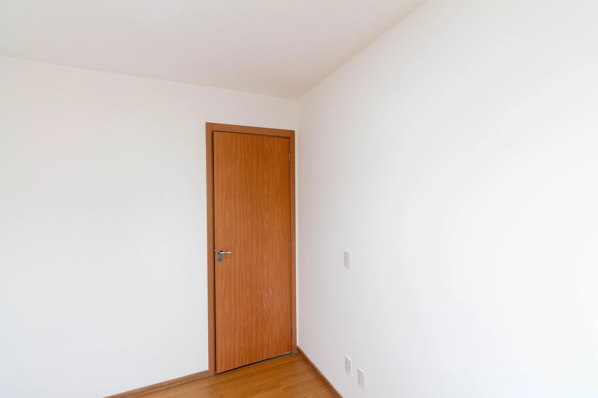 2-bedroom apartment in a building with a gym — photo 17