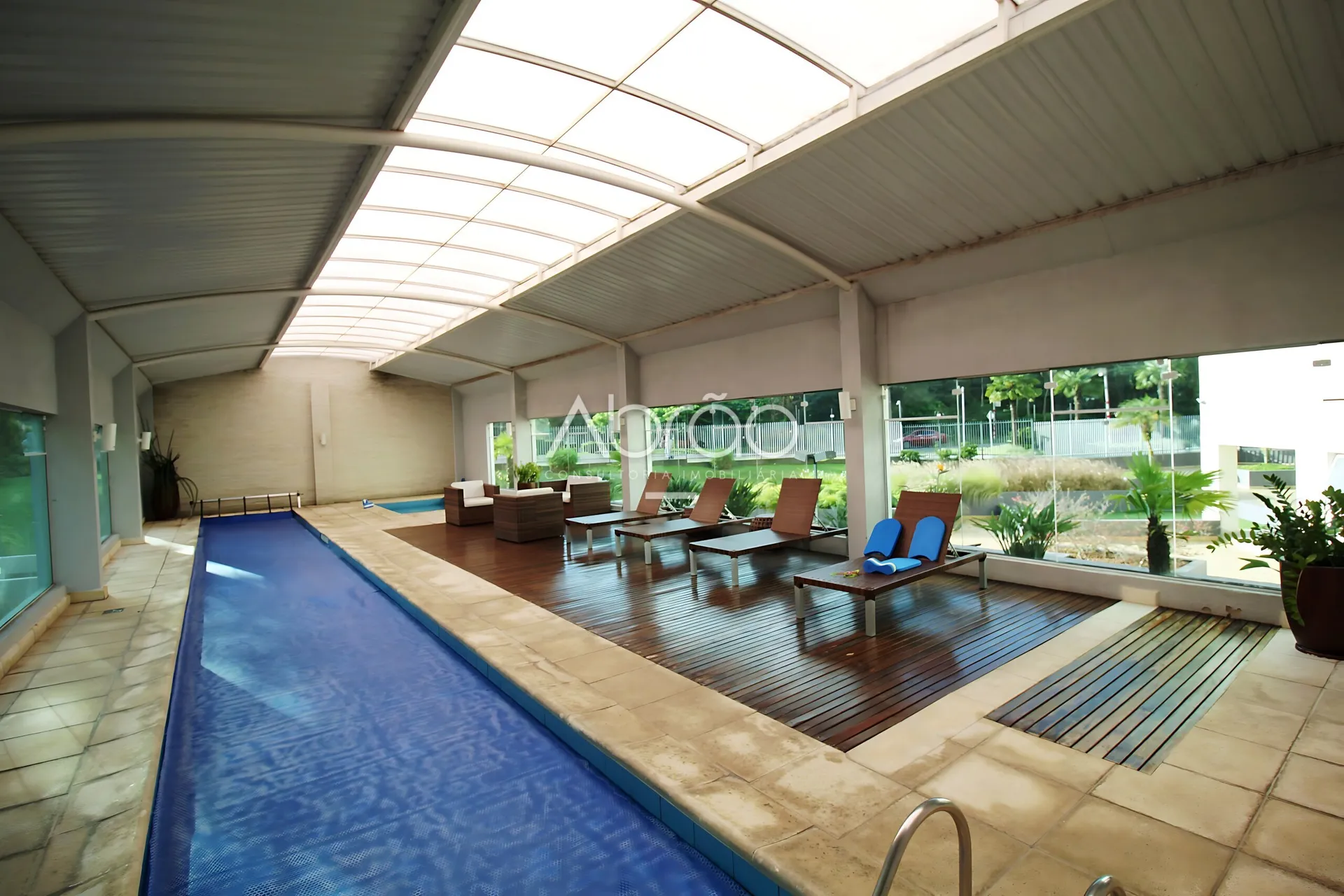 Furnished duplex apartment with 4 suites and 5 baths — photo 45