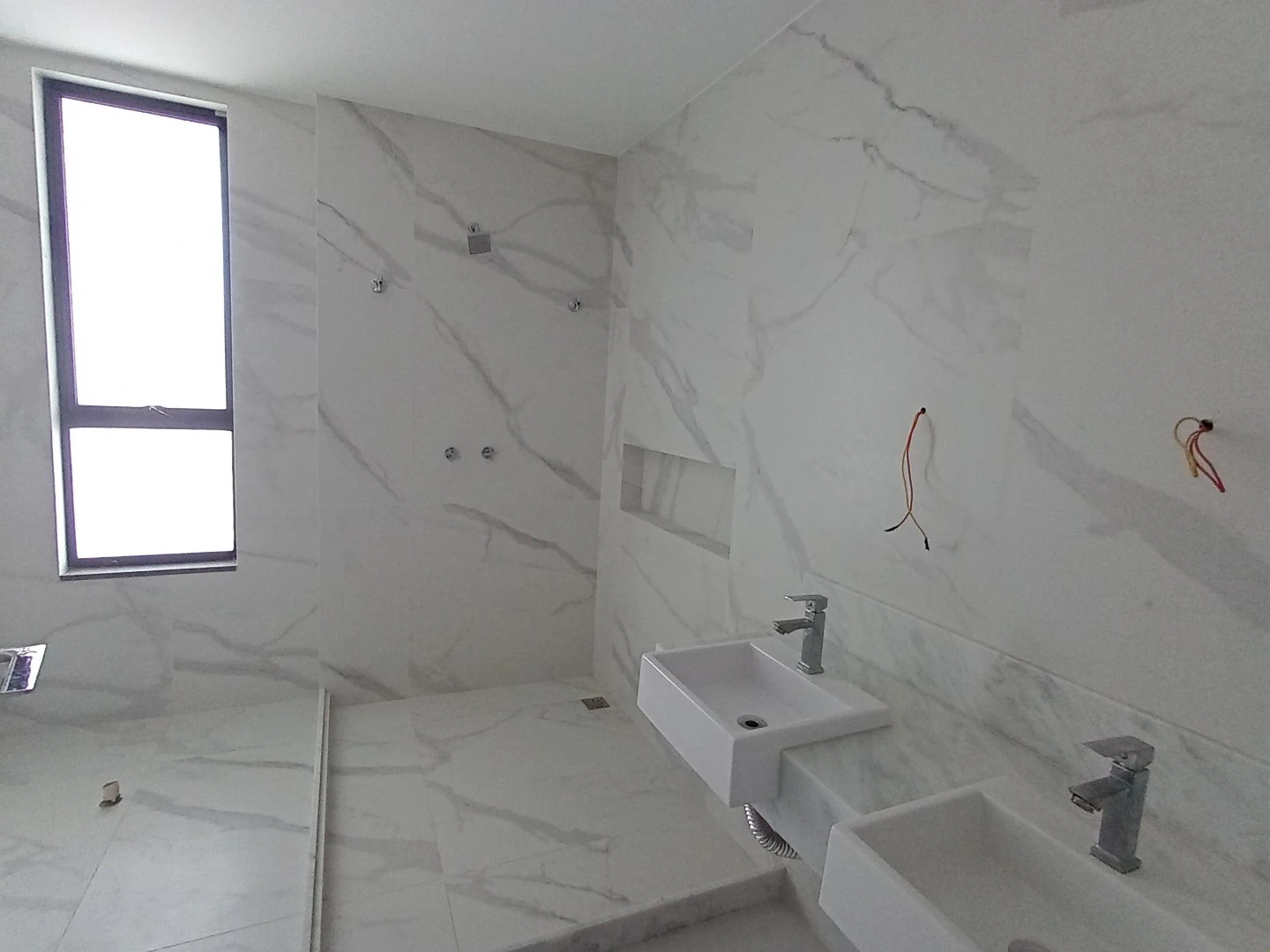 Condo house with open-plan kitchen and 3 en-suites — photo 6