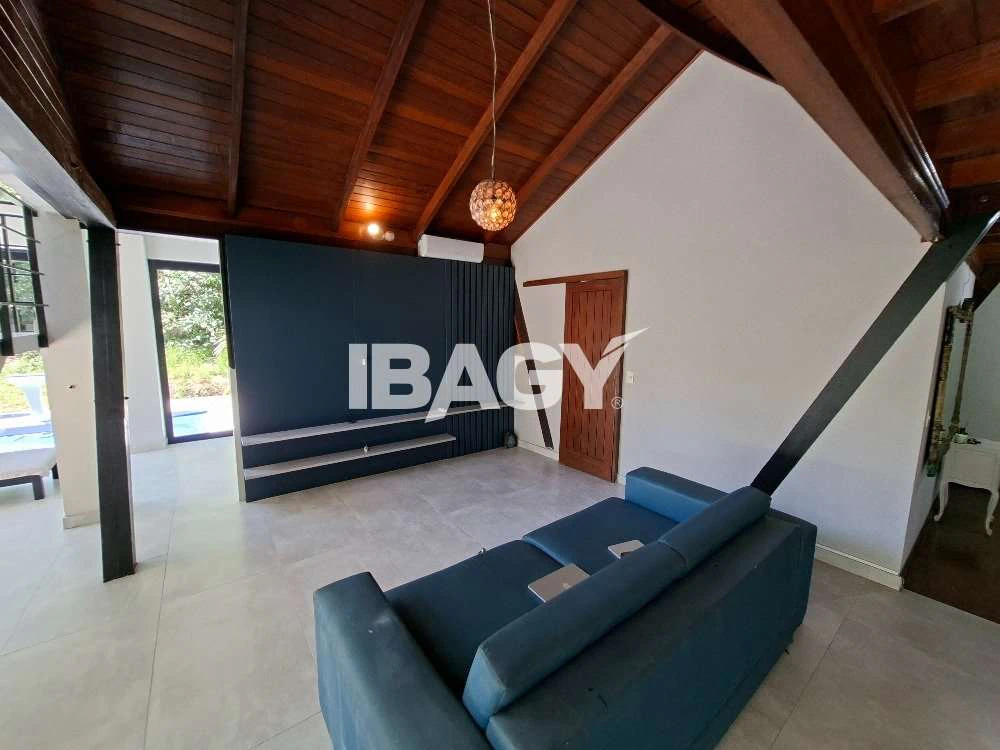 House with 4 bedrooms and an open-plan kitchen — photo 5